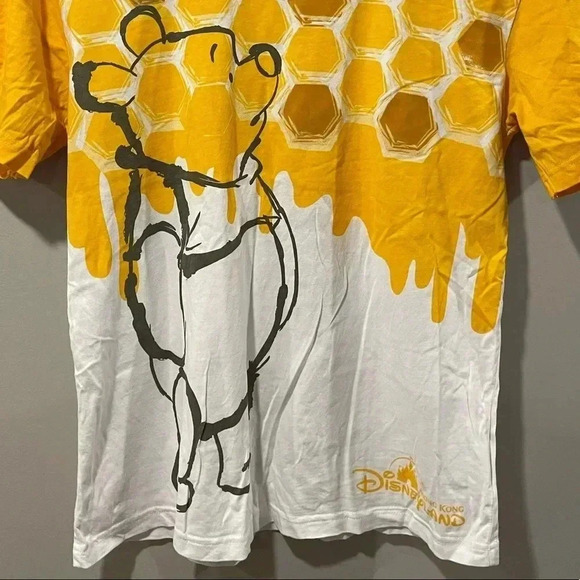 Disney Hong Kong Winnie The Poo All Over Print T-Shirt - Picture 3 of 9